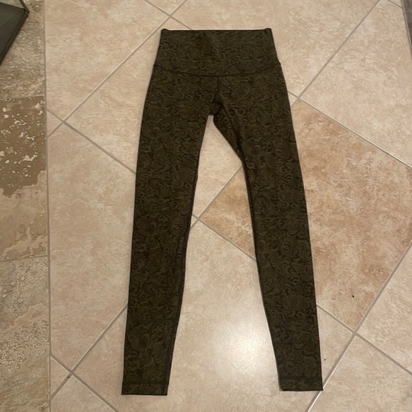 Lululemon - Picture 8 of 11